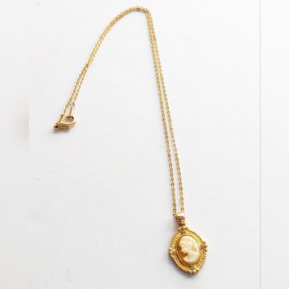 Vintage Avon Gold Tone Regency Cameo Rhinestone Pendant Necklace 18" - Picture 4 of 4
